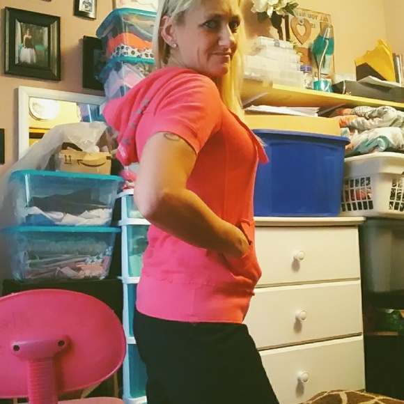 Pink short sleeved Fox hoodie - Picture 3 of 8